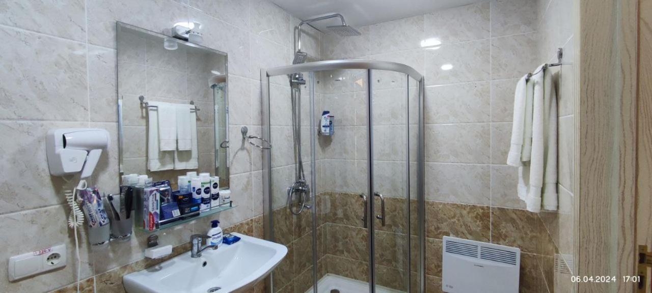 Bek Plus Hotel Takchilik Buitenkant foto
