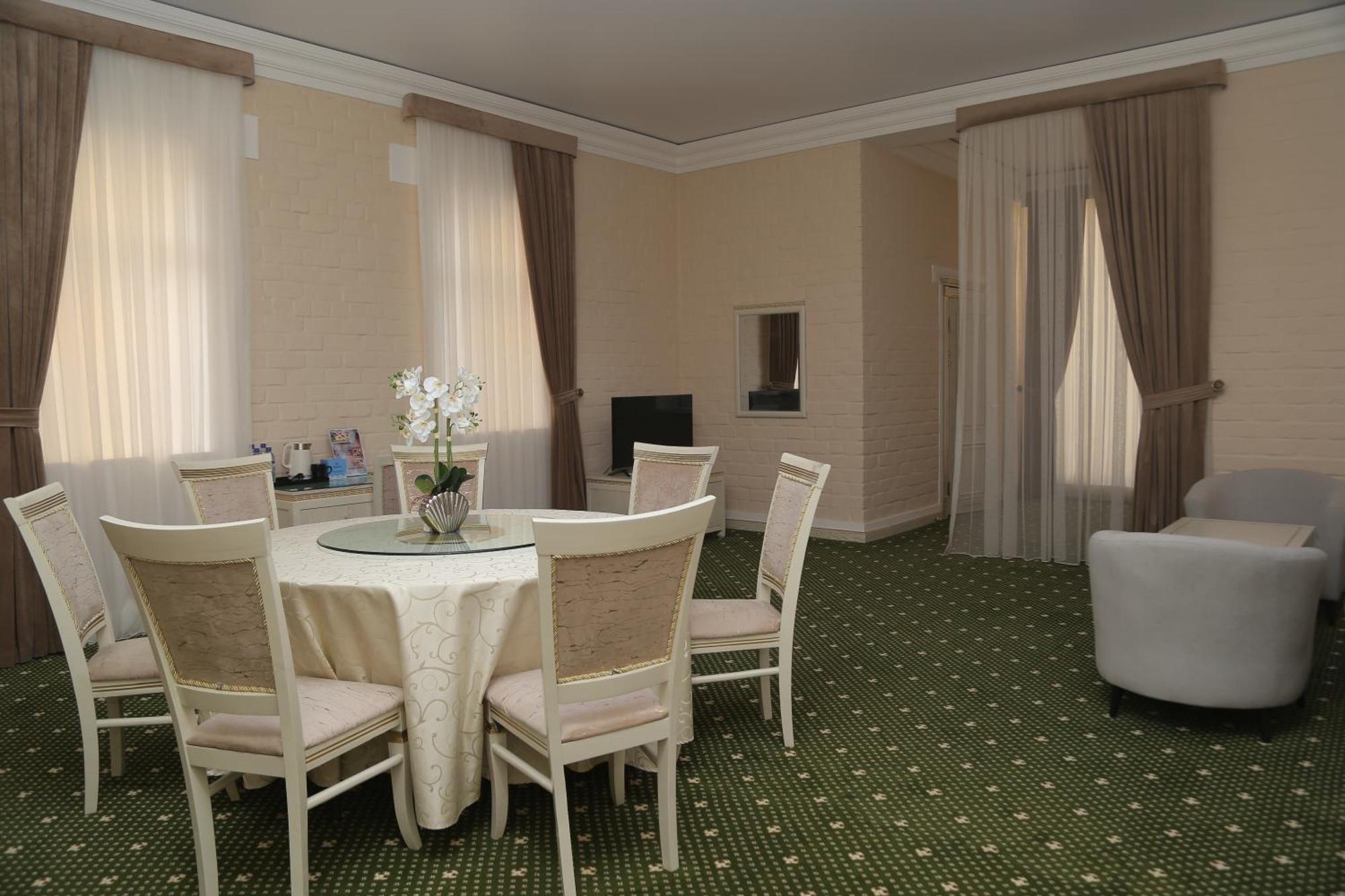 Bek Plus Hotel Takchilik Buitenkant foto