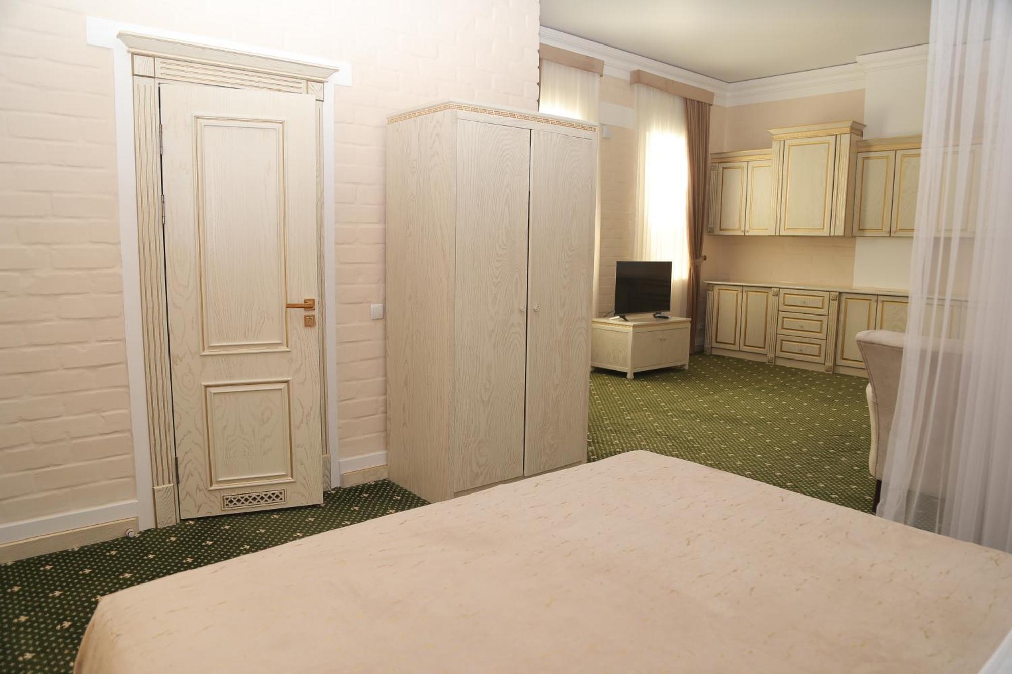 Bek Plus Hotel Takchilik Buitenkant foto