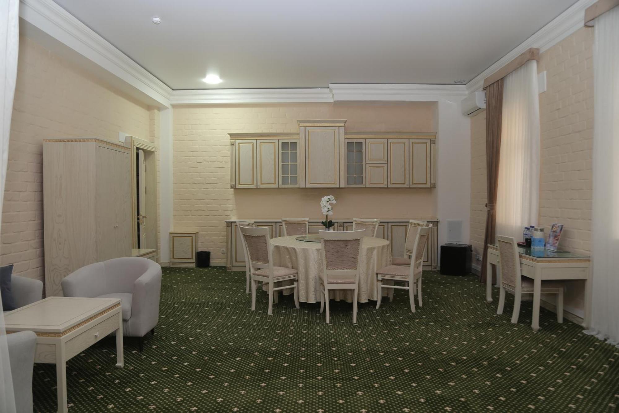 Bek Plus Hotel Takchilik Buitenkant foto