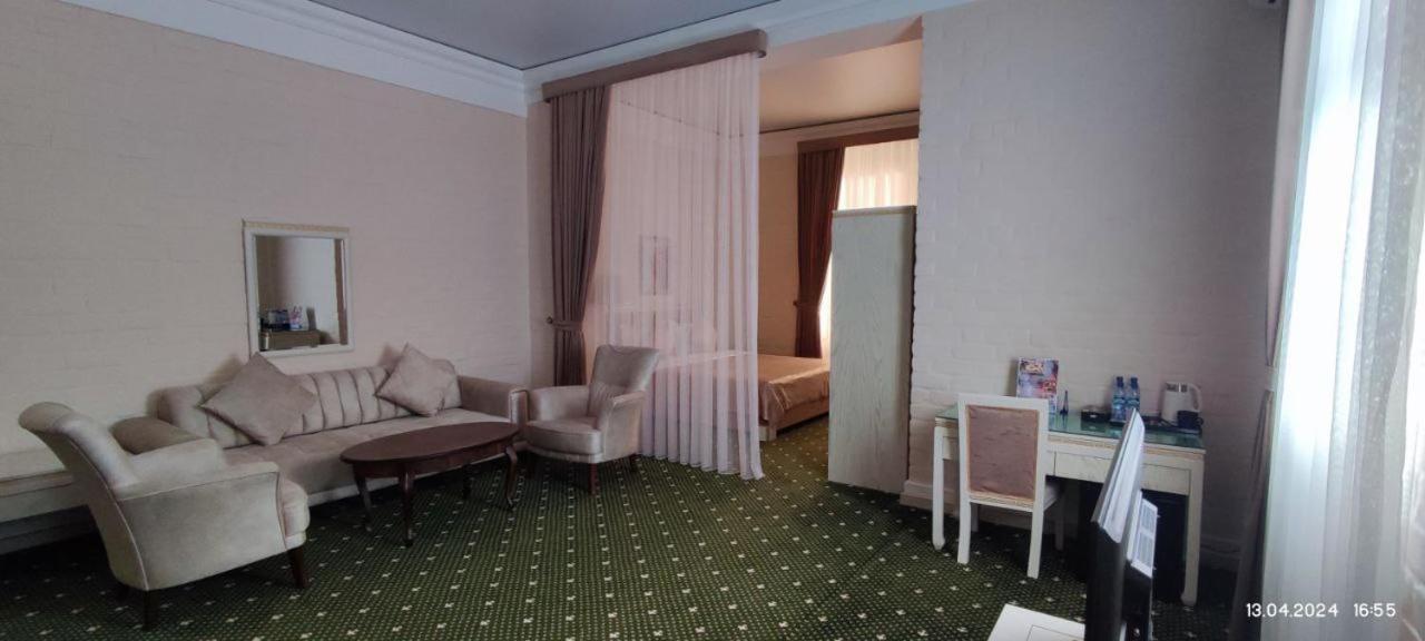 Bek Plus Hotel Takchilik Buitenkant foto
